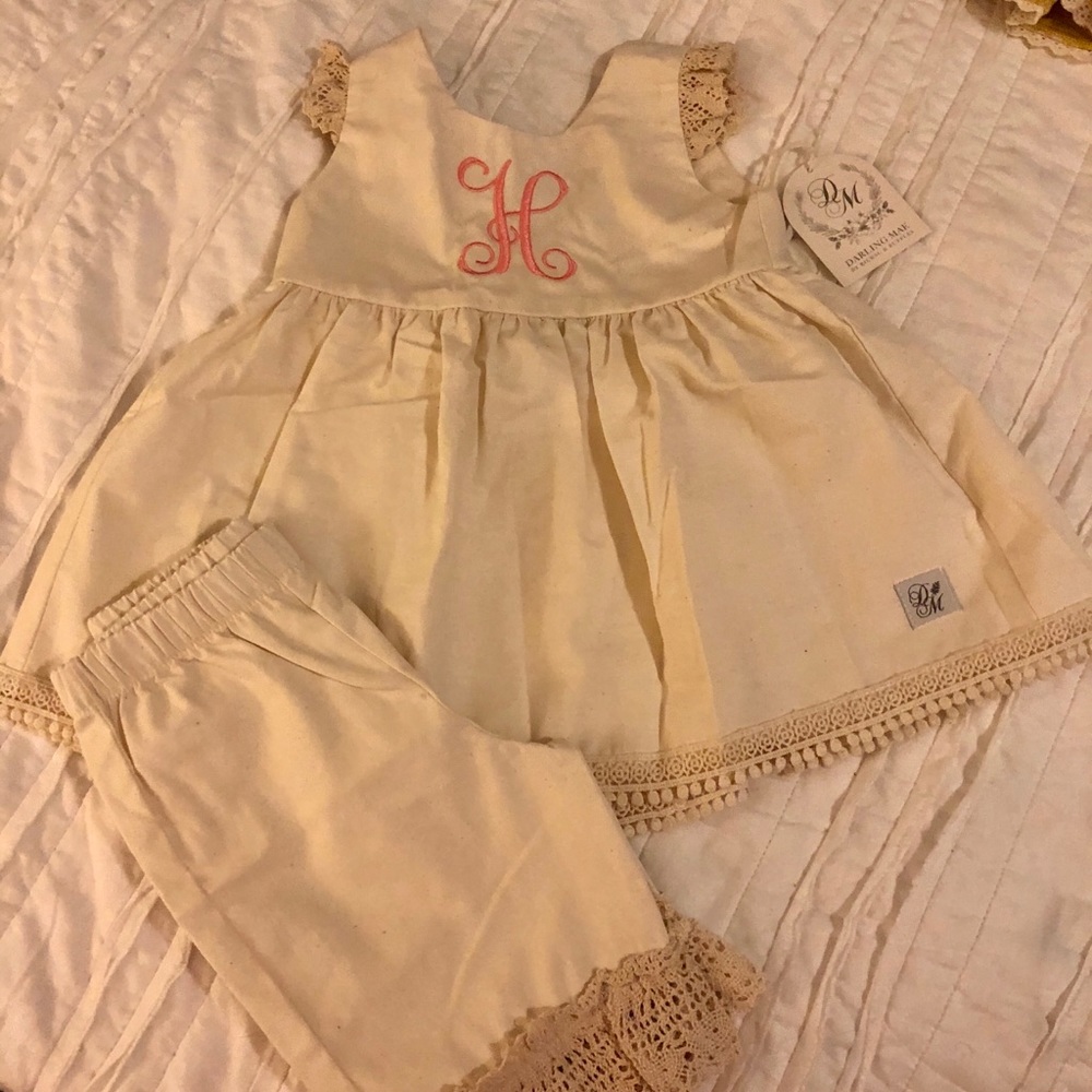 Darling Mae - Ric Rac Ruffles 18m “H” monogram NWT